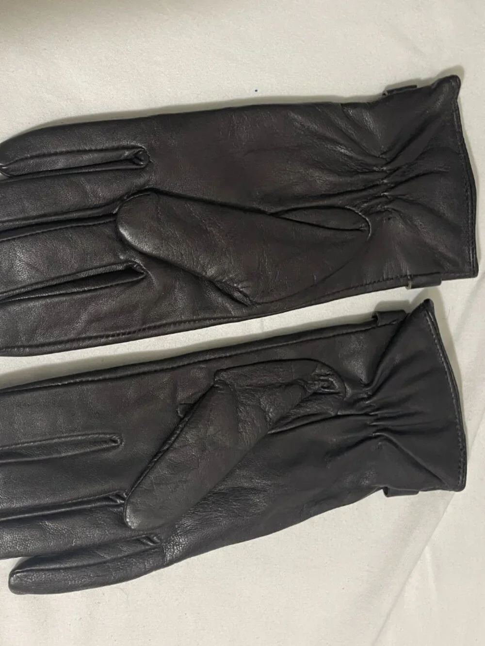 Michael Kors Women’s Medium Black Leather Gloves Gold MK Logo 9.5”